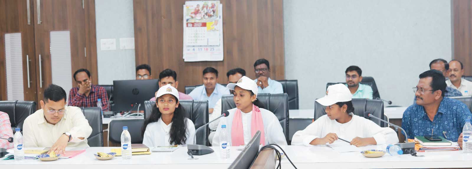 बाल संसद : बैठक में पहुंचे प्रधानमंत्री और मंत्री, जाना सरकारी योजनाओं का हाल बाल संसद : बैठक में पहुंचे प्रधानमंत्री और मंत्री, जाना सरकारी योजनाओं का हाल