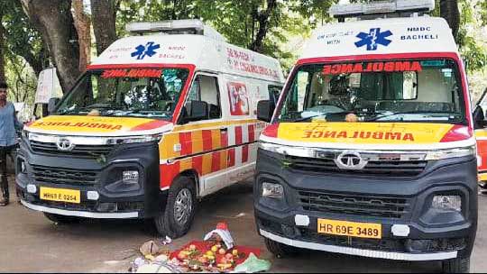 एनएमडीसी अपोलो बचेली में दो बेसिक लाईफ सपोर्ट एम्बुलेंस