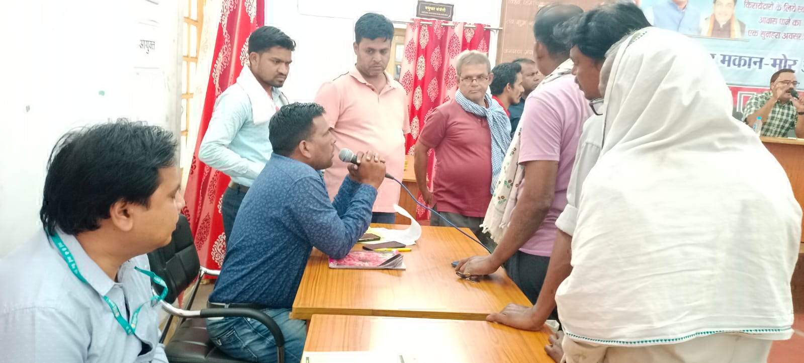 आवास मेला : स्वयं के आवास के लिए चार दर्जन से अधिक लोगों ने दिखाई उत्सुकता