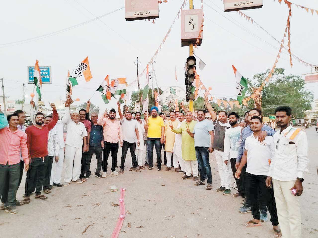 कर्नाटक में कांग्रेस की जीत पर जश्न