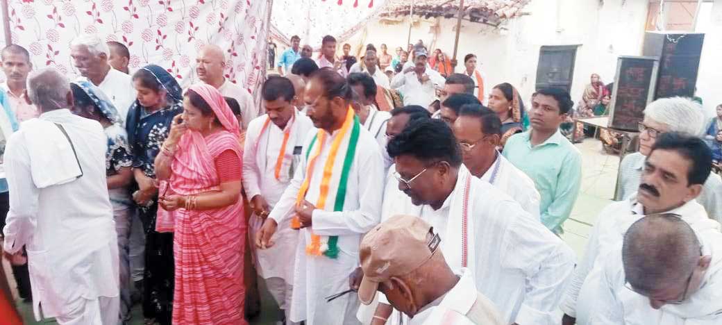 विभिन्न विकास कार्यों के भूमिपूजन में शामिल हुए पूर्व विधायक जंघेल