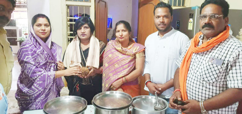 मातृदिवस पर दया टिफिन की संचालिका लक्ष्मी का विधायक रंजना ने किया सम्मान