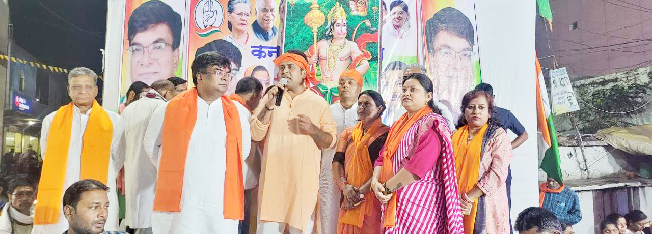 कर्नाटक चुनाव में कांग्रेस की जीत पर कांग्रेसियों ने मनाया जश्न, विजय जुलूस निकाला