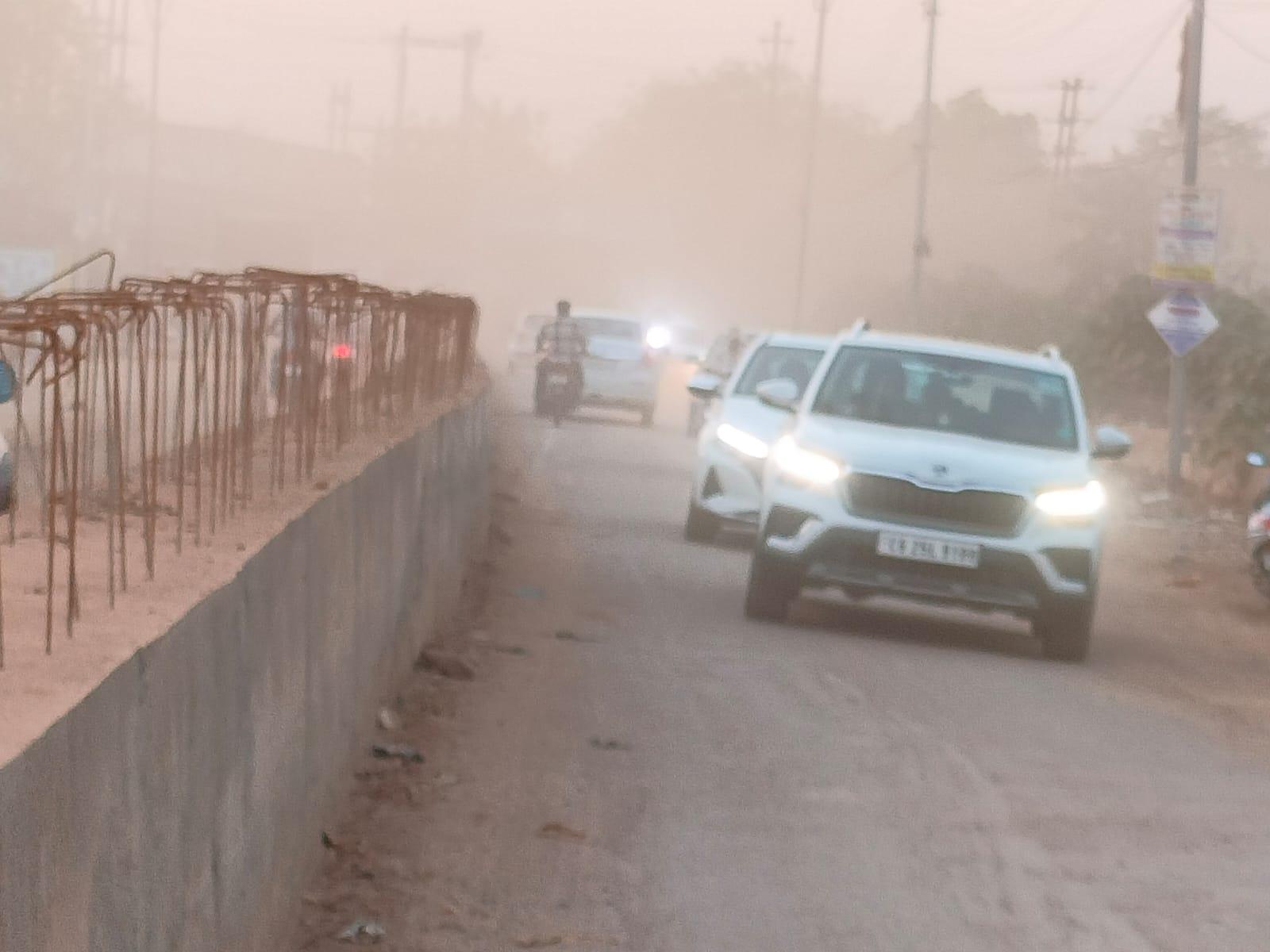 सचिव-कलेक्टर को ठेंगा..