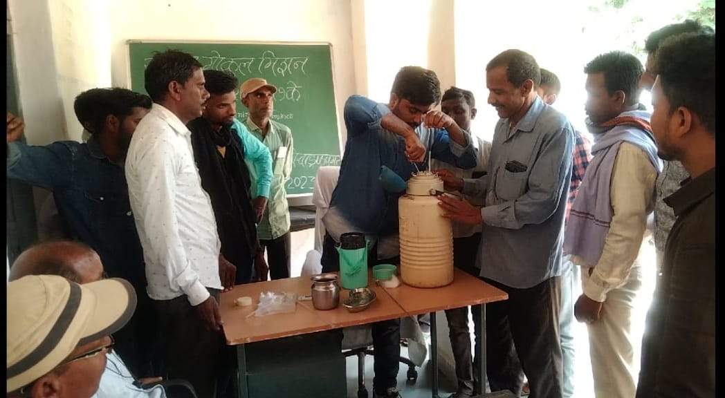 पशु चिकित्सालय में कृत्रिम गर्भाधान पर प्रशिक्षण 