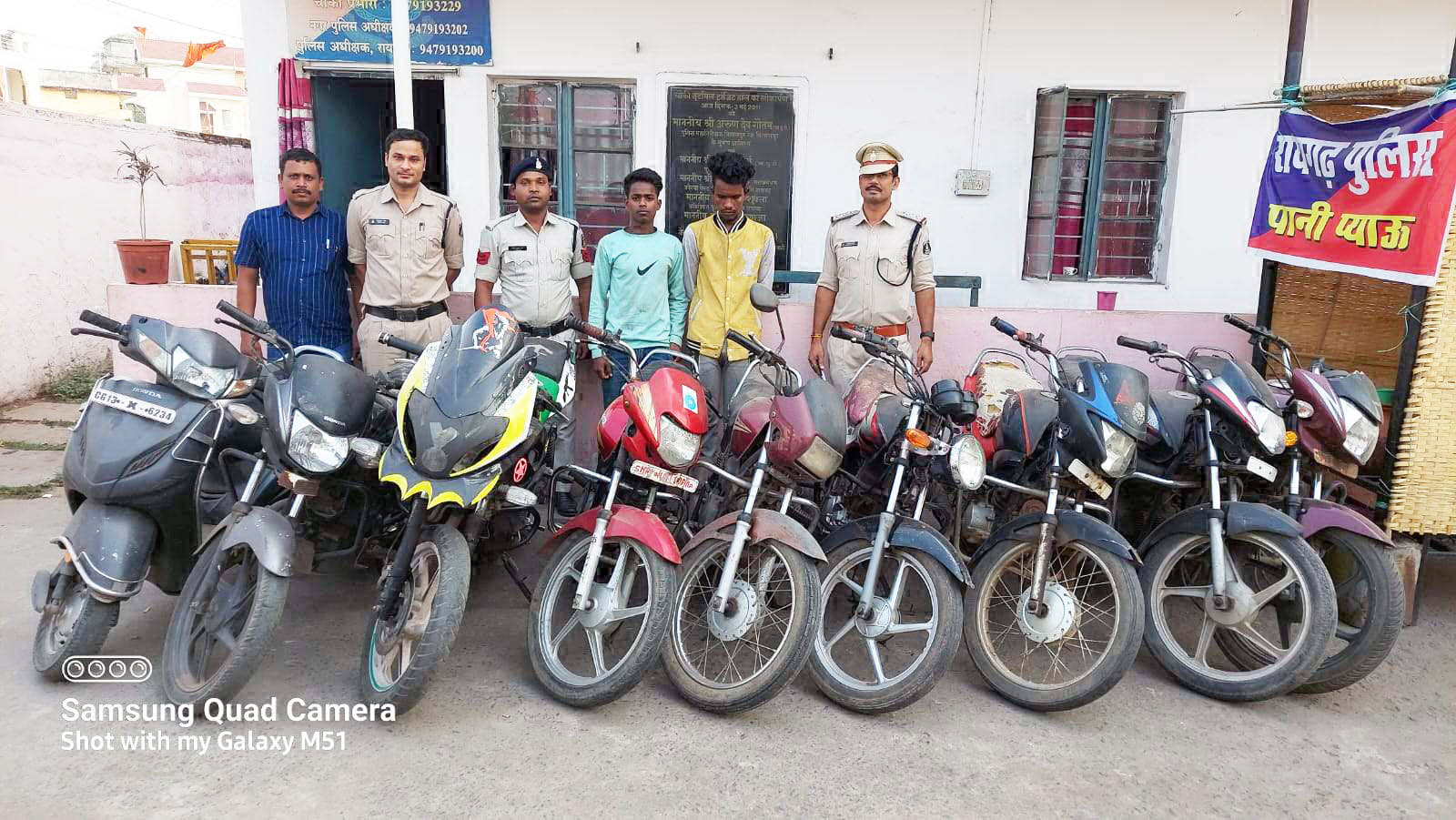 चोरी की बाइक बेचने की फिराक में घूम रहे दो आरोपी गिरफ्तार चोरी की बाइक बेचने की फिराक में घूम रहे दो आरोपी गिरफ्तार