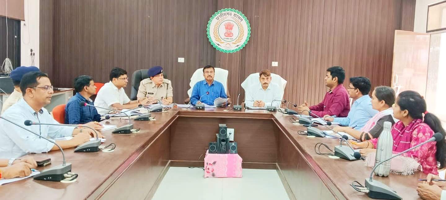 संभागायुक्त ने चुनाव की तैयारी  पर ली समीक्षा बैठक 