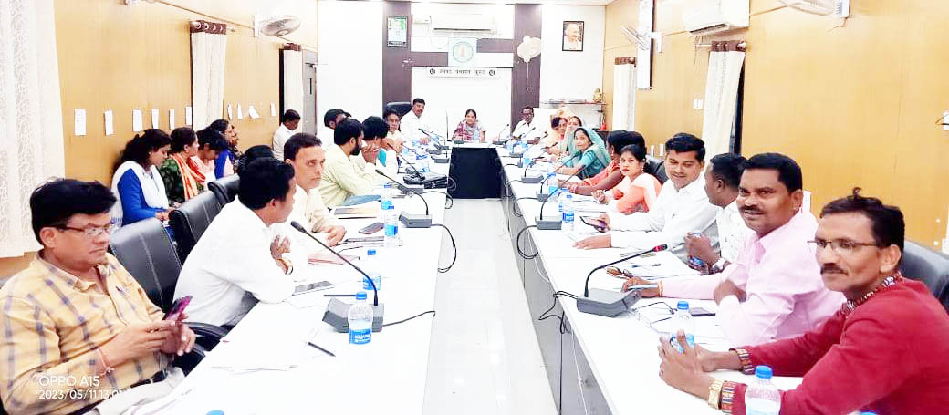  फारेस्ट रेंजर से परेशान जनप्रतिनिधियों ने की कलेक्टर से शिकायत 