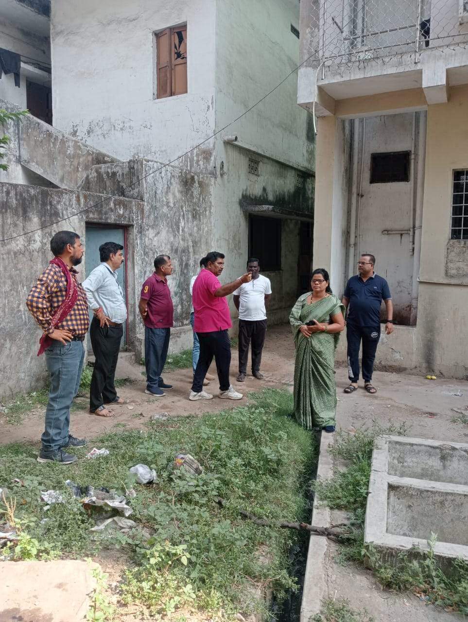 नालों की सफाई, महापौर ने क्षेत्रों का किया सघन दौरा नालों की सफाई, महापौर ने क्षेत्रों का किया सघन दौरा