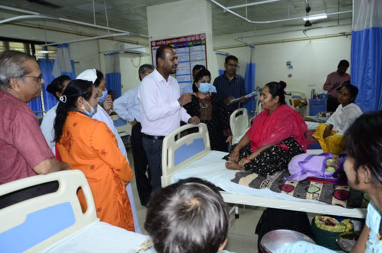 कलेक्टर ने किया जिला महारानी अस्पताल का निरीक्षण