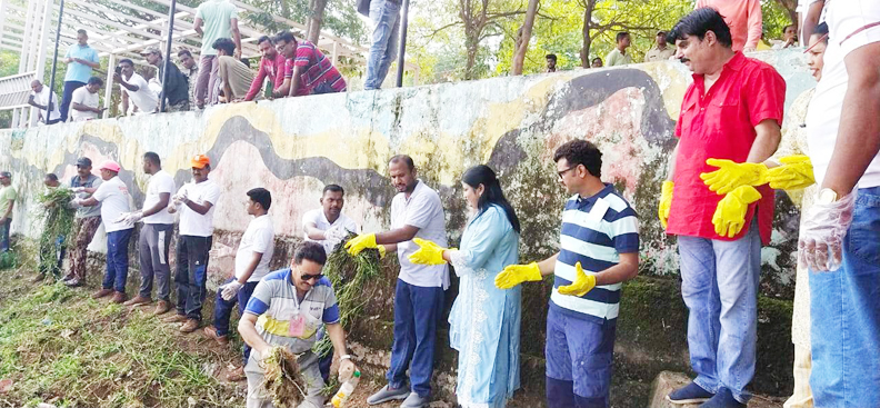 दलपत सागर में दो हजार बैकिरियल ई बॉल डालकर किया गया जलकुंभी के समूल खात्मे के अभियान का शुभारंभ