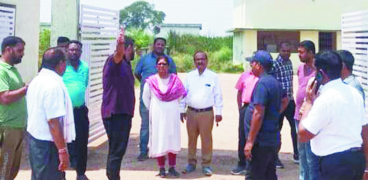 विधायक व कलेक्टर ने जिला अस्पताल  की स्वास्थ्य सुविधाओं का लिया जायजा