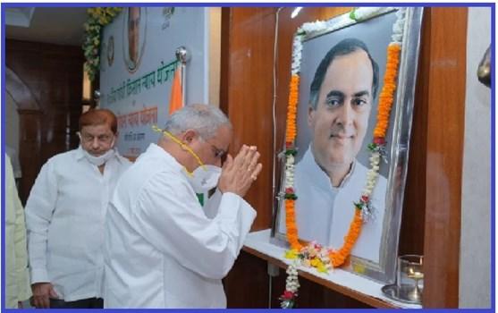 डिजिटल इंडिया की नींव राजीवजी ने ही रख दी थी- बघेल