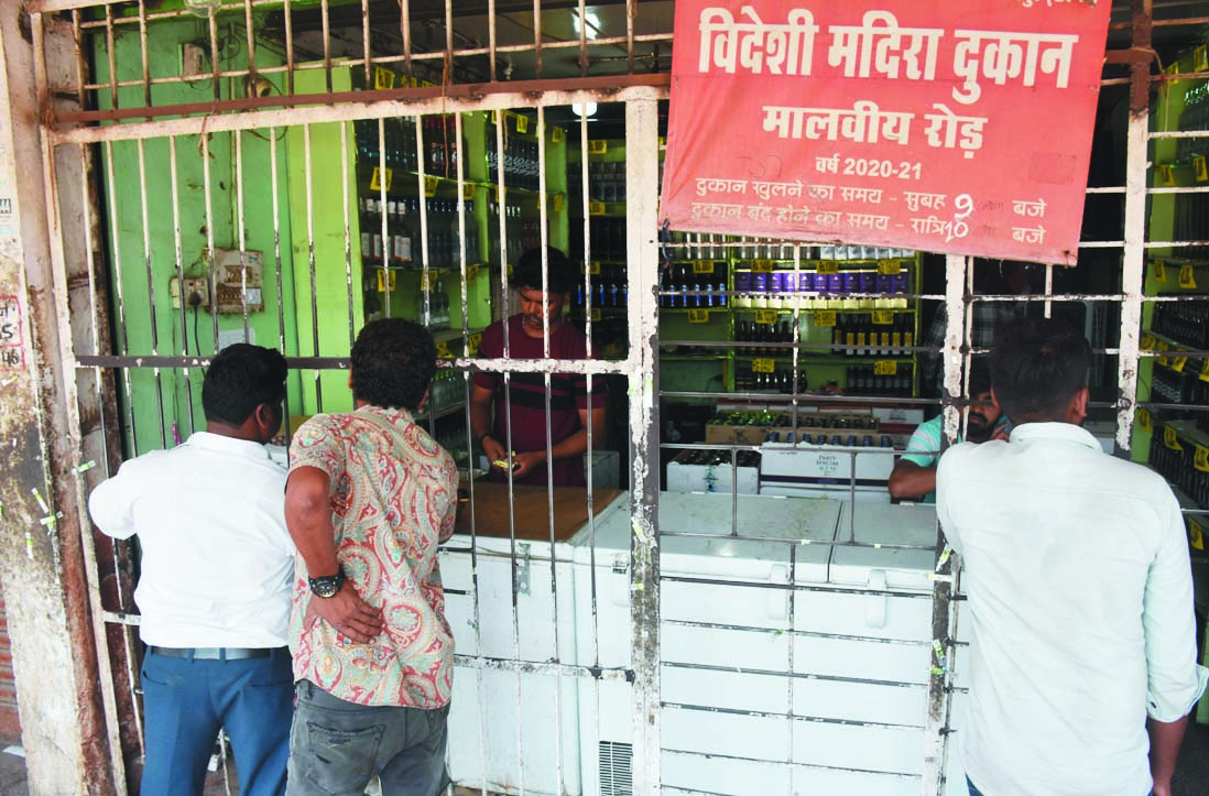 महीनेभर से नहीं मिल रही ब्रांडेड शराब, आय घटी