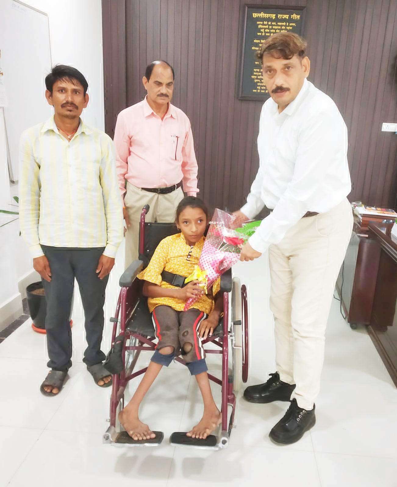 नीमा को 15 मिनट के अंदर मिला व्हीलचेयर