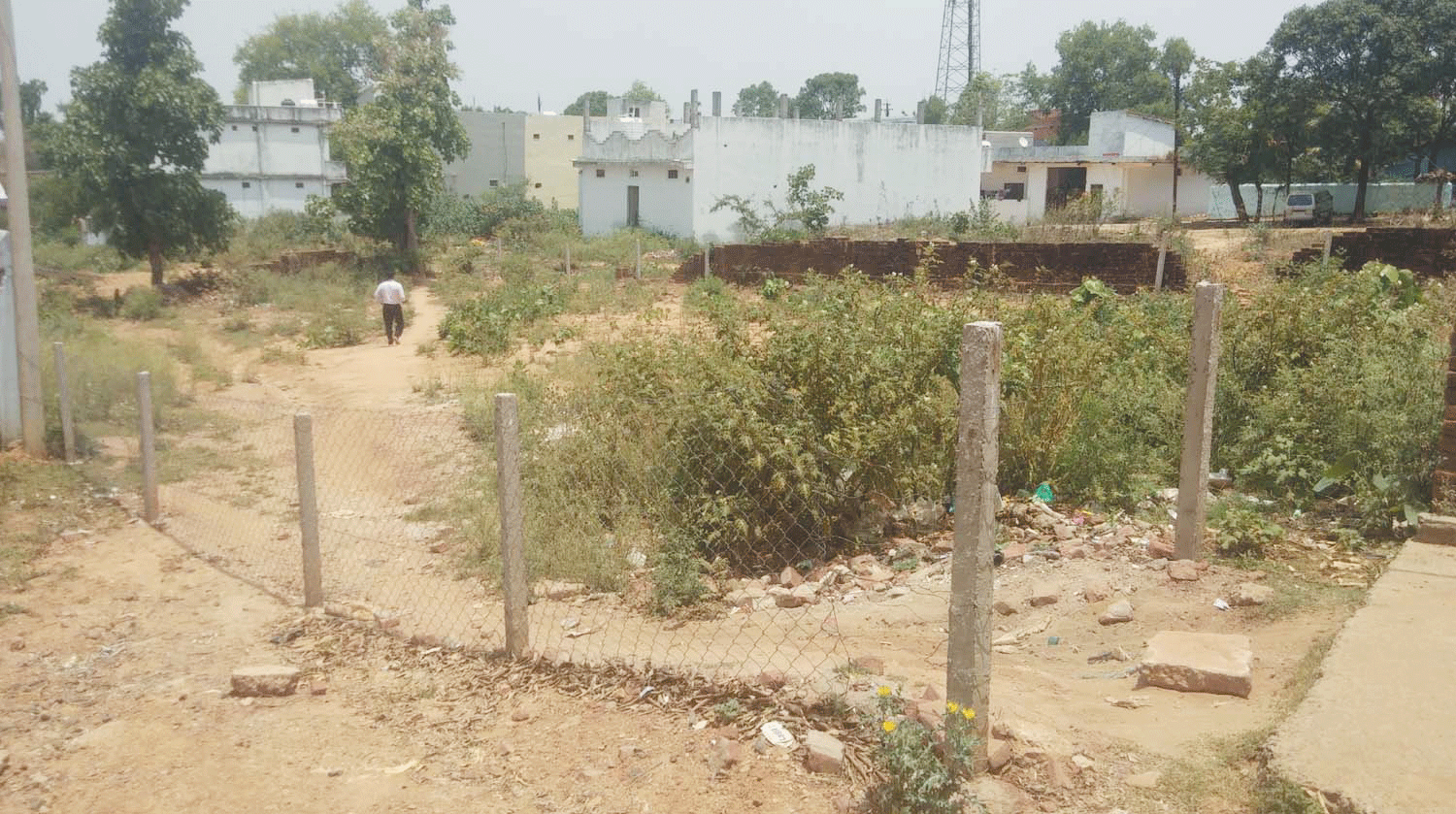 रिकॉर्ड में हेराफेरी कर दूसरे की जमीन को बिकवाया