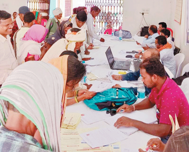 दिव्यांगता प्रमाण पत्र बनवाने 56 और मतदाता सूची में नाम दर्ज कराने 4 आवेदन 