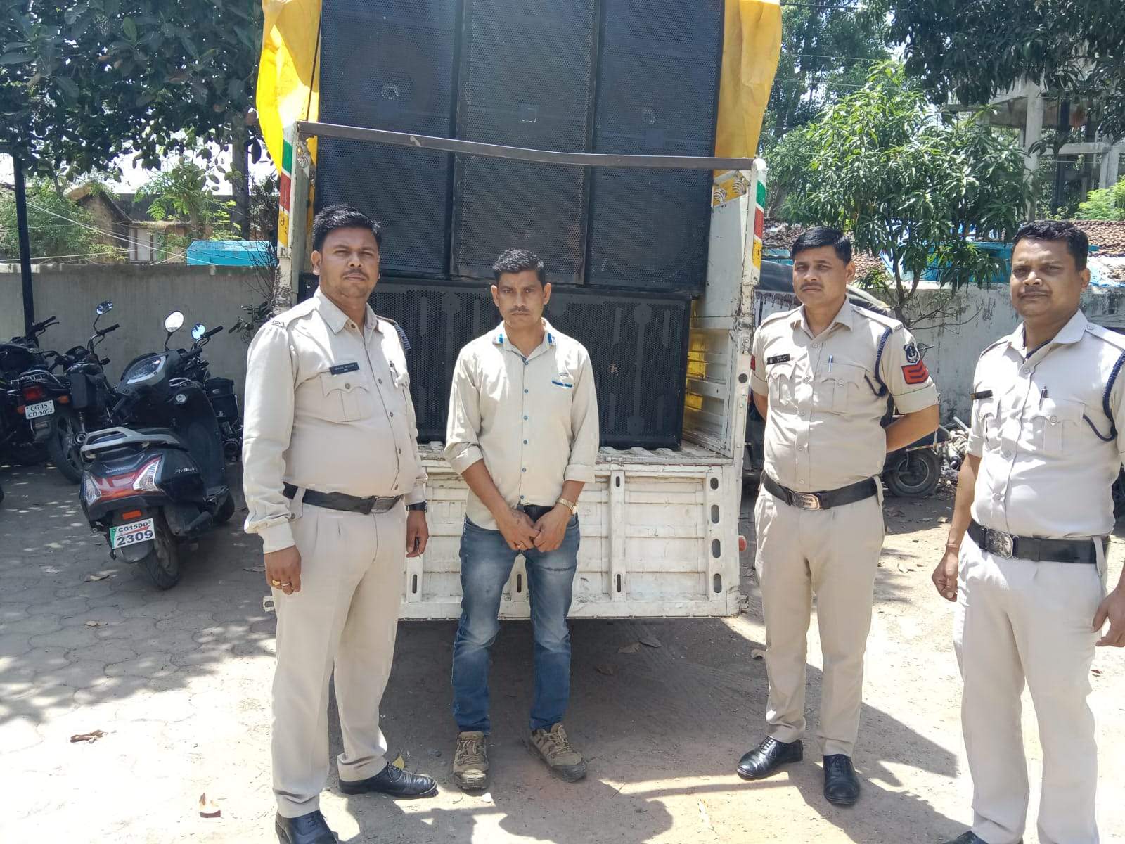 देर रात तक बिना अनुमति डीजे बजाया, मालिक गिरफ्तार देर रात तक बिना अनुमति डीजे बजाया, मालिक गिरफ्तार