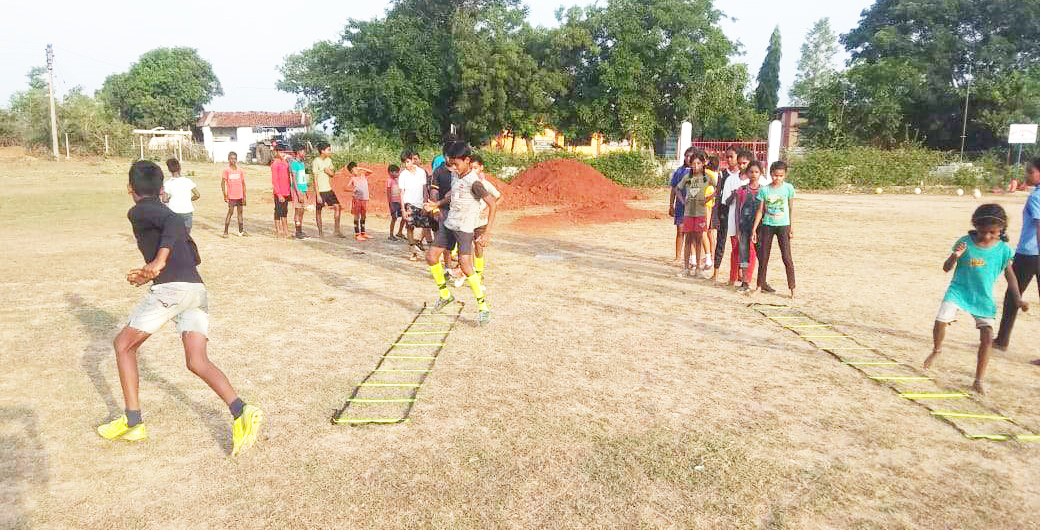 सीखबो, खेलबो, जीतबो, प्रशिक्षण शिविर