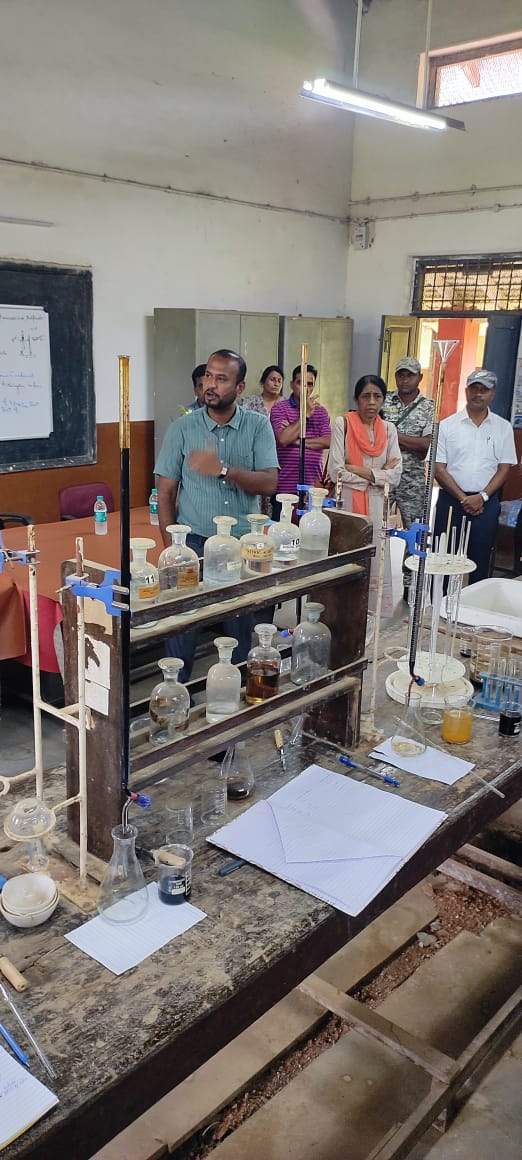 आत्मानंद विद्यालयों के प्रयोगशाला सहायकों को प्रशिक्षण आत्मानंद विद्यालयों के प्रयोगशाला सहायकों को प्रशिक्षण