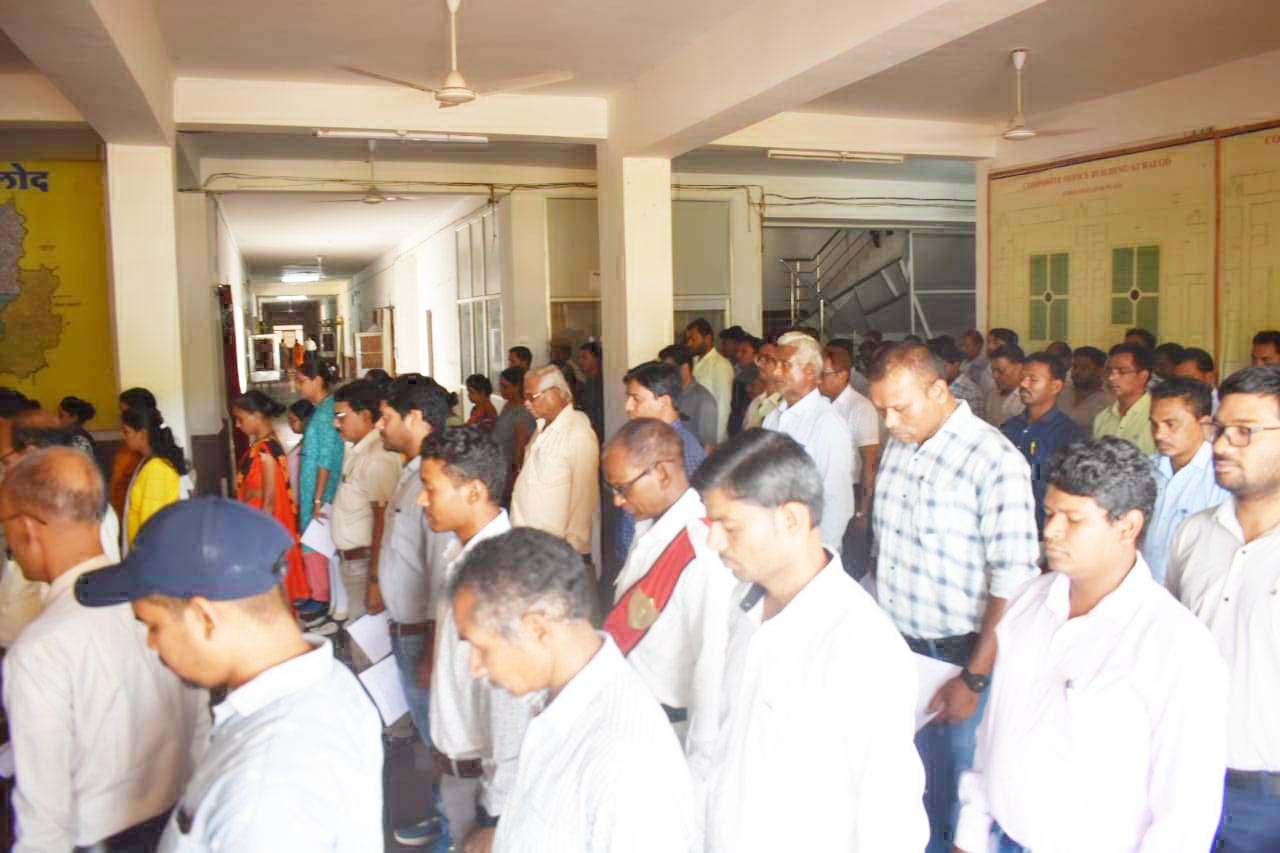 झीरम श्रद्धांजलि दिवस पर कलेक्टर ने दिलाई शपथ 