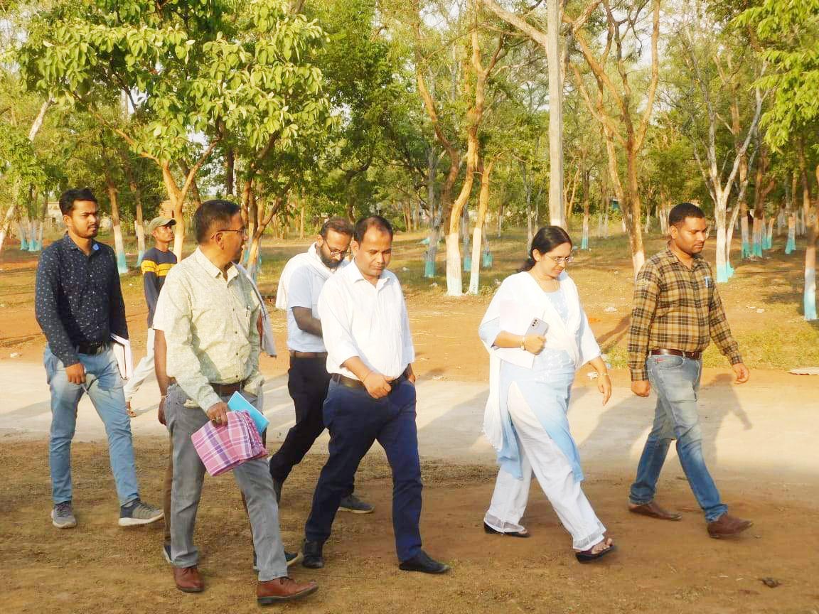 राज्य समन्वयक ने रीपा गौठान अछोटा में मछलीपालन यूनिट का किया निरीक्षण