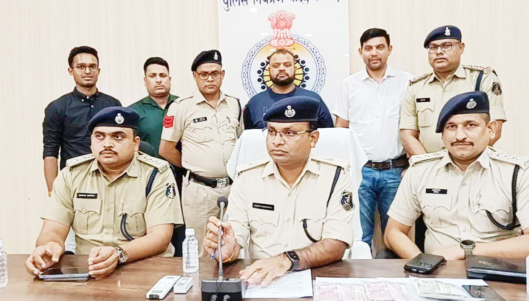 2000 के नोट बदलने के नाम पर ठगी करने वाला आरोपी रायपुर में पकड़ाया 2000 के नोट बदलने के नाम पर ठगी करने वाला आरोपी रायपुर में पकड़ाया