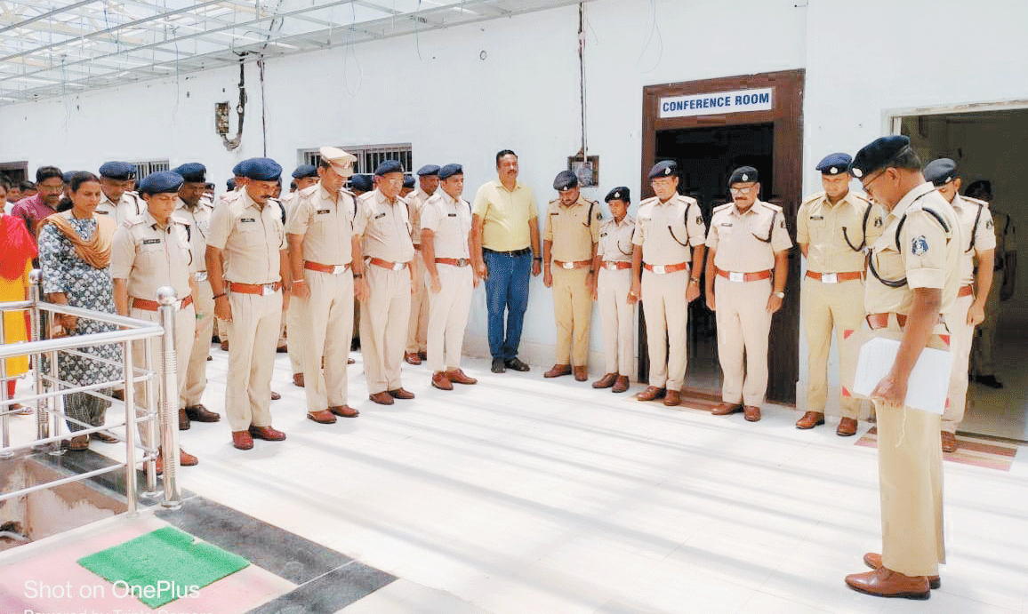 झीरम शहीदों को दी श्रद्धांजलि झीरम शहीदों को दी श्रद्धांजलि