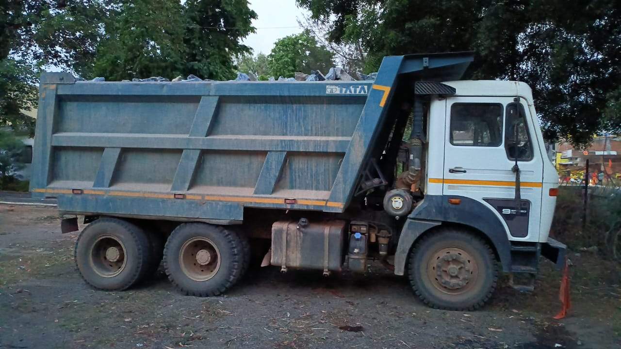पत्थरों का अवैध परिवहन, हाईवा जब्त