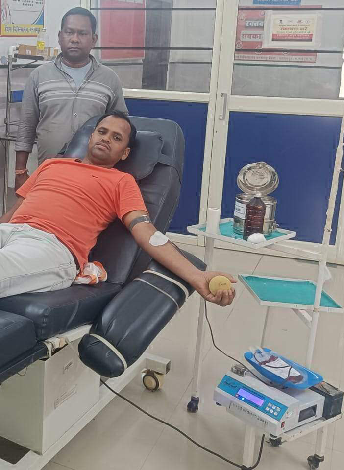 भाजयुमो मण्डल अध्यक्ष ने किया रक्तदान