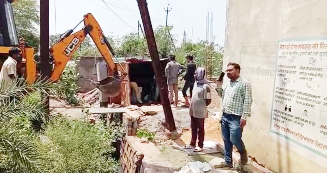नोटिस का जवाब नहीं, आनंद विहार में चला जेसीबी नोटिस का जवाब नहीं, आनंद विहार में चला जेसीबी