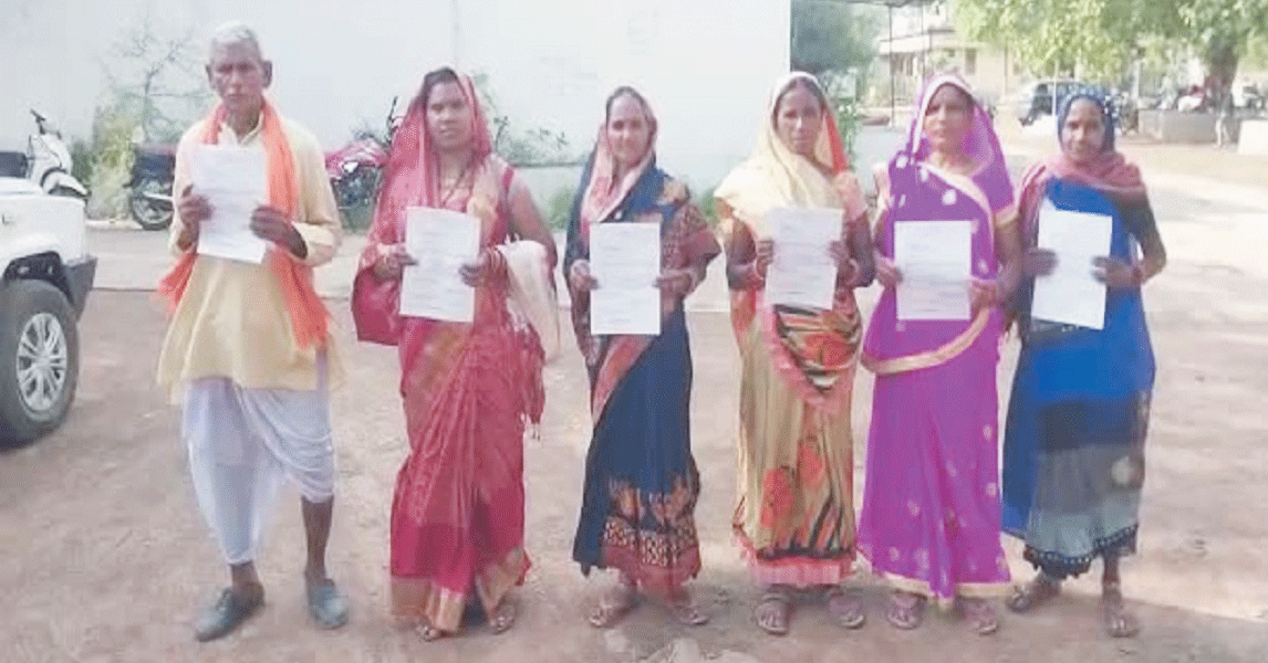 उपसरपंच सहित पंचों ने दिया इस्तीफा उपसरपंच सहित पंचों ने दिया इस्तीफा