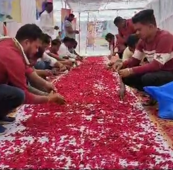 डेढ़ हजार मितानिनें पहुंचीं विधायक संतराम के निवास डेढ़ हजार मितानिनें पहुंचीं विधायक संतराम के निवास