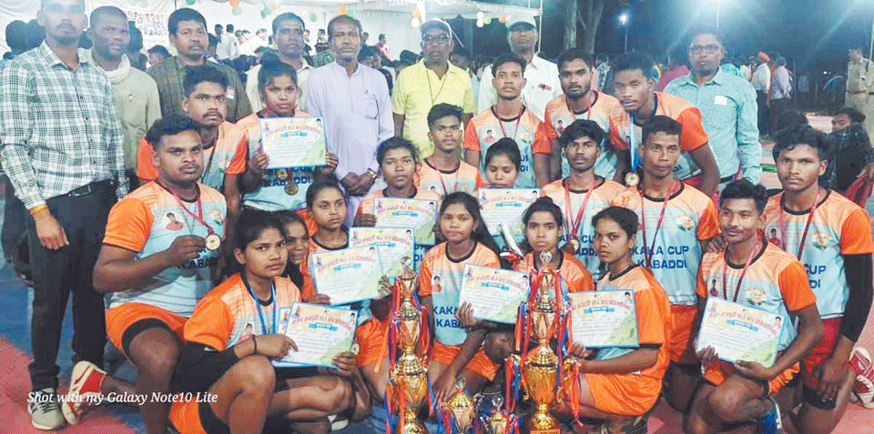  भूपेश काका डे नाइट कबड्ड़ी प्रतियोगिता में बंजी की पुरूष-महिला ने मारी बाजी