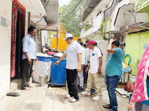 महापौर के अपने वार्ड में पानी नहीं पहुंच रहा, मौके पर देखा हाल महापौर के अपने वार्ड में पानी नहीं पहुंच रहा, मौके पर देखा हाल