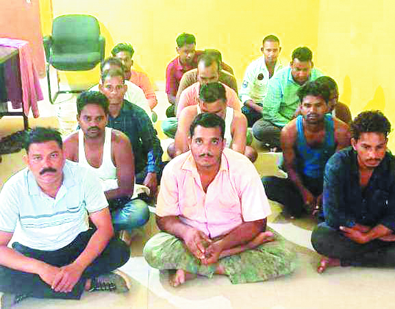 स्पेशल टीम ने पकड़ा बड़ा जुआ फड़, 15 पकड़ाए स्पेशल टीम ने पकड़ा बड़ा जुआ फड़, 15 पकड़ाए