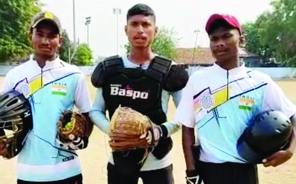 राकेश के पिता को नक्सलियों ने मारा, मां भी चल राकेश के पिता को नक्सलियों ने मारा, मां भी चल