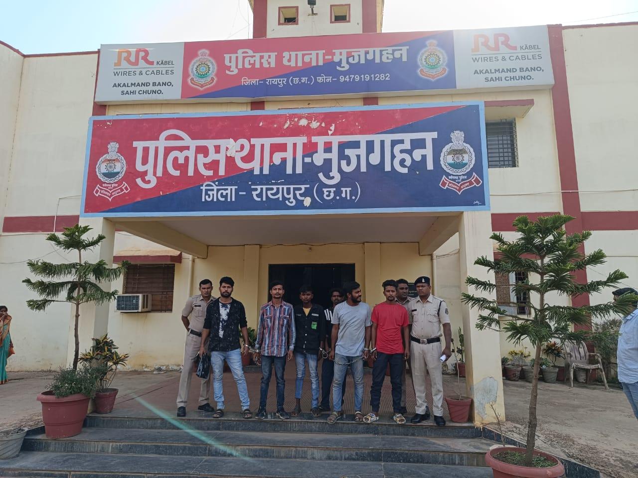 ओडिशा से निट्रावेट-10 व अल्प्राजोलम लाकर शहर के आउटरों में बेच रहे, 7 गिरफ्तार ओडिशा से निट्रावेट-10 व अल्प्राजोलम लाकर शहर के आउटरों में बेच रहे, 7 गिरफ्तार