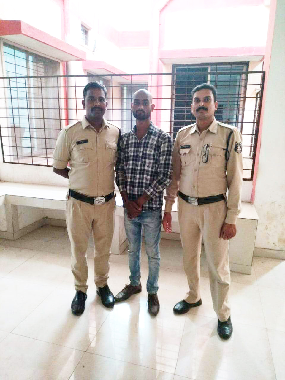 गबन का फरार आरोपी गिरफ्तार गबन का फरार आरोपी गिरफ्तार