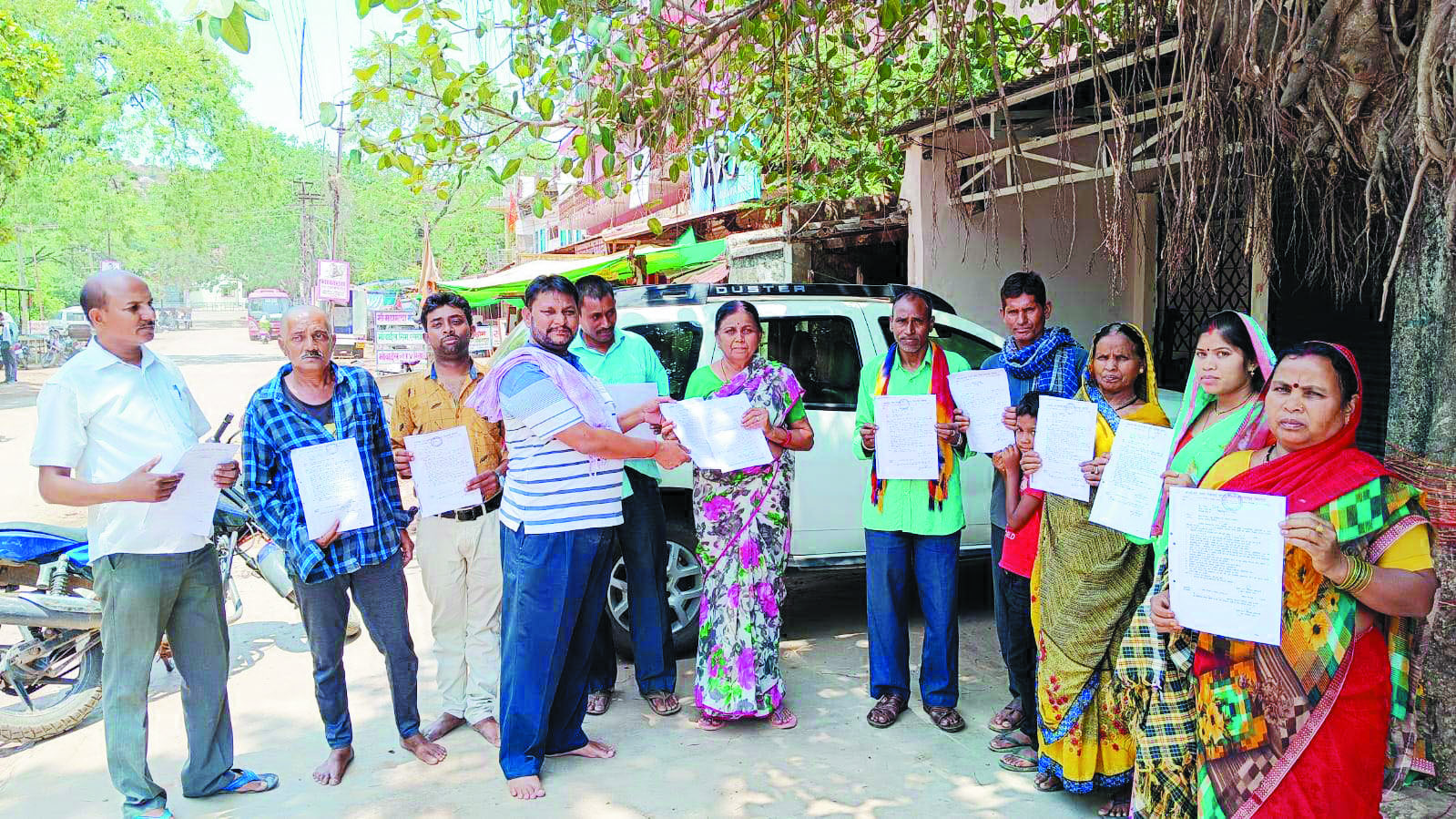 कोटा नपं उपाध्यक्ष ने भवन  अनुज्ञा प्रमाण पत्र सौंपा