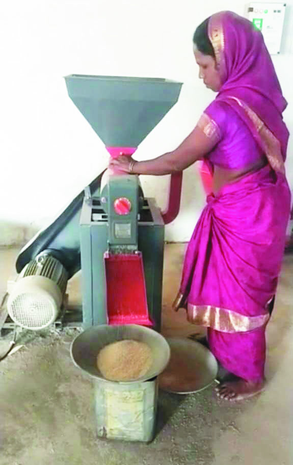 मिनी राइस मिल लगाकर महिलाओं ने कमाए 55 हजार