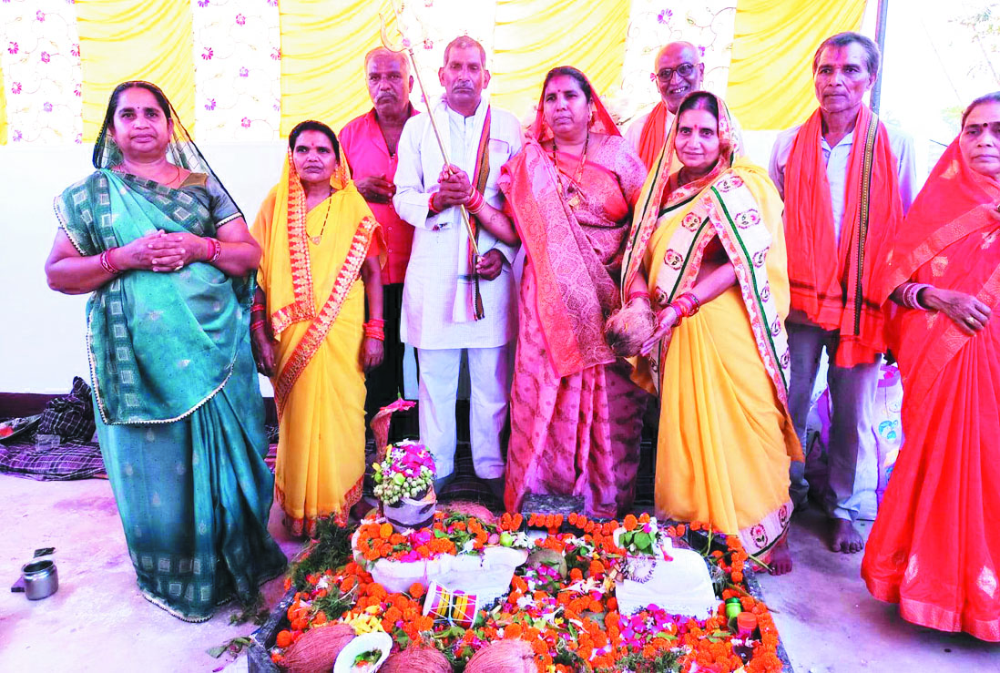 जिपं सदस्य मोनू ने शिव मंदिर के लिए किया भूमिदान जिपं सदस्य मोनू ने शिव मंदिर के लिए किया भूमिदान