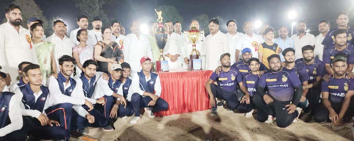 मनेन्द्रगढ़ कप 2023 क्रिकेट टूर्नामेंट में सरदार पटेल वार्ड बना चैम्पियन