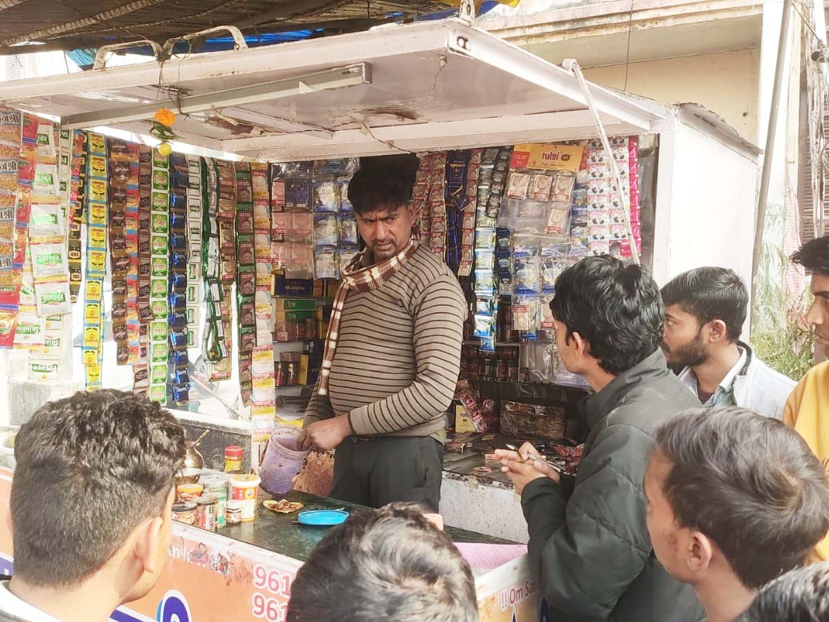 स्कूल, कॉलेजों के आसपास तंबाकू बेचने वालों पर कार्रवाई स्कूल, कॉलेजों के आसपास तंबाकू बेचने वालों पर कार्रवाई