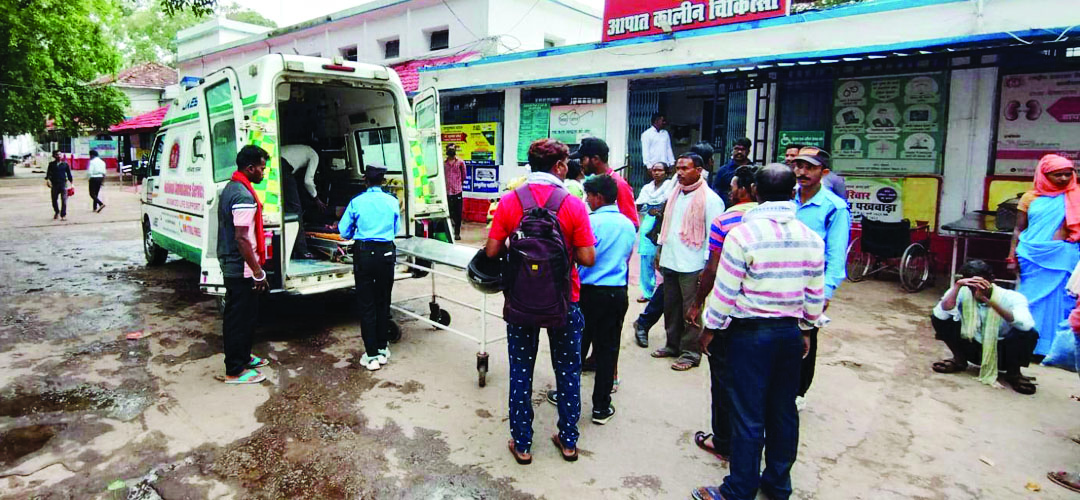 बेकाबू ऑटो खाई में, दंपत्ति समेत 4 मौतें, दो गंभीर