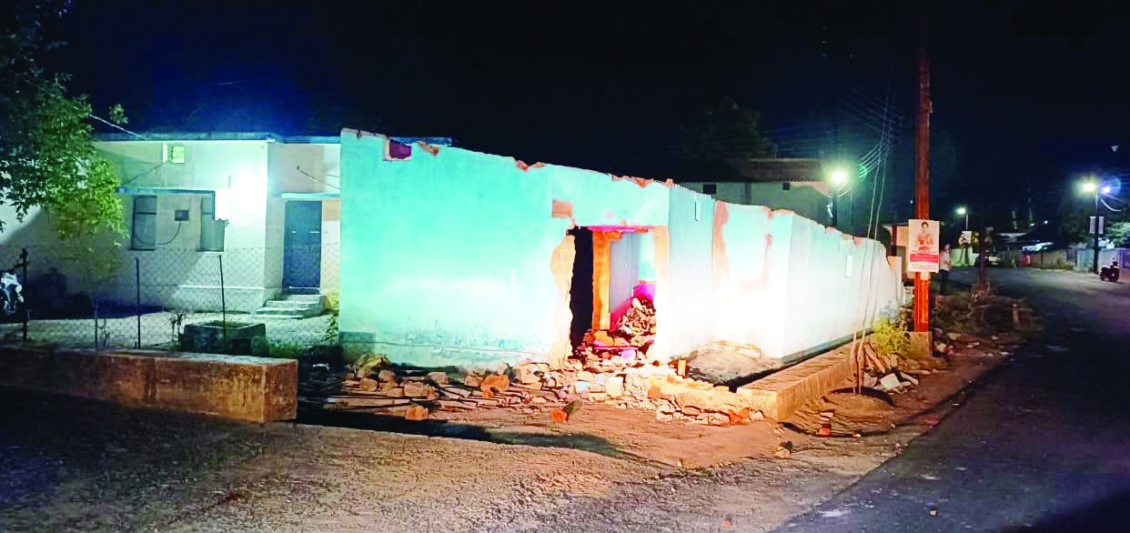 कई जगहों से हटाए बेजाकब्जे