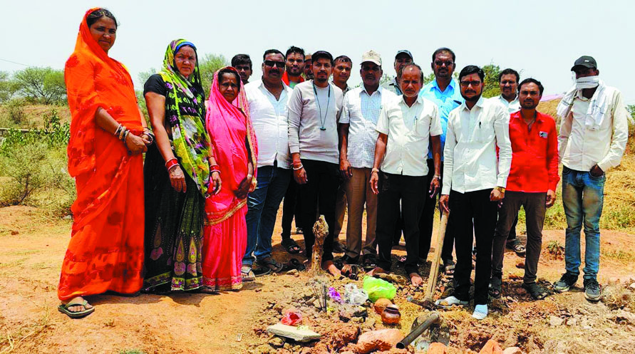 जिपं सदस्य चंद्रशेखर ने पानी टंकी निर्माण कार्य का किया भूमिपूजन