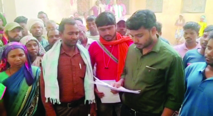 तालाब बनाने वन विभाग पर हजार से अधिक पेड़ों को काटने का आरोप तालाब बनाने वन विभाग पर हजार से अधिक पेड़ों को काटने का आरोप