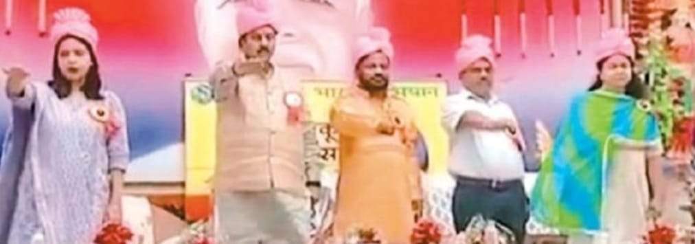 व्यसन ऐसा मार्ग है जो धीमे जहर की तरह शरीर को करता है नष्ट-शशि दीदी व्यसन ऐसा मार्ग है जो धीमे जहर की तरह शरीर को करता है नष्ट-शशि दीदी