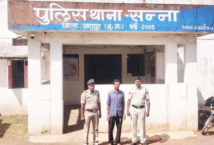  चरित्र शंका, नशे में पत्नी की  हत्या, आरोपी गिरफ्तार